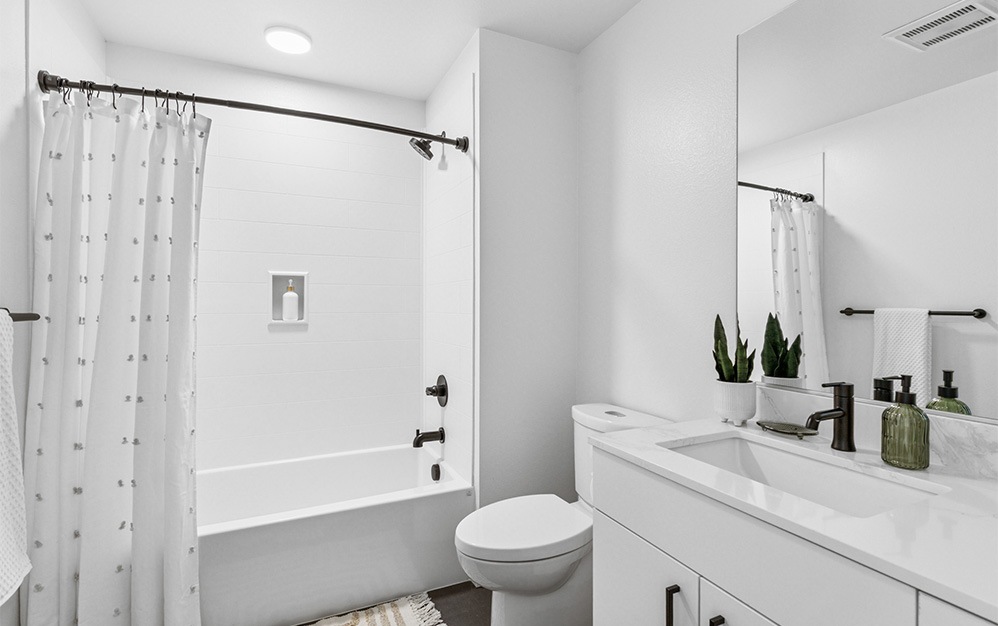 The Ember - 1 bedroom floorplan layout with 1 bathroom and 486 square feet (Bathroom
, 2D)