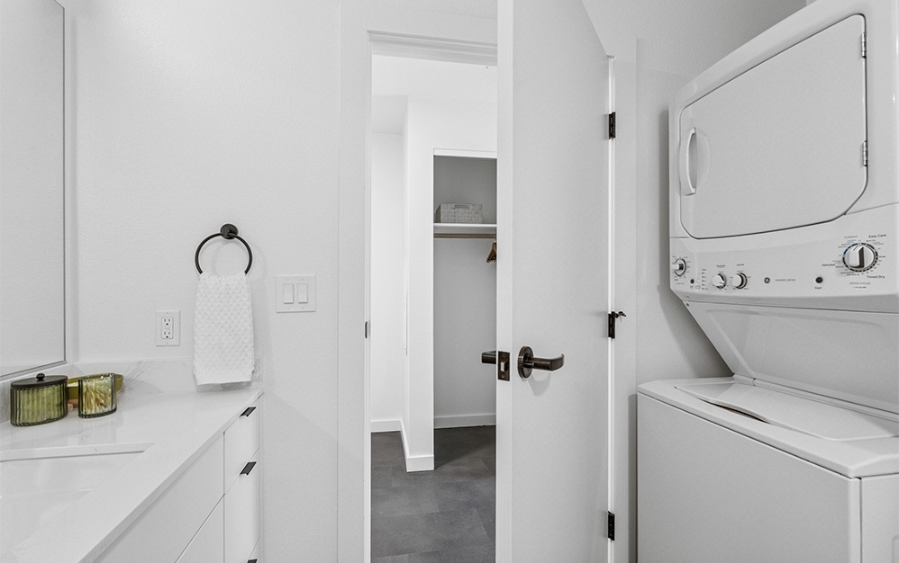 The Ember - 1 bedroom floorplan layout with 1 bathroom and 486 square feet (Laundry, 2D)